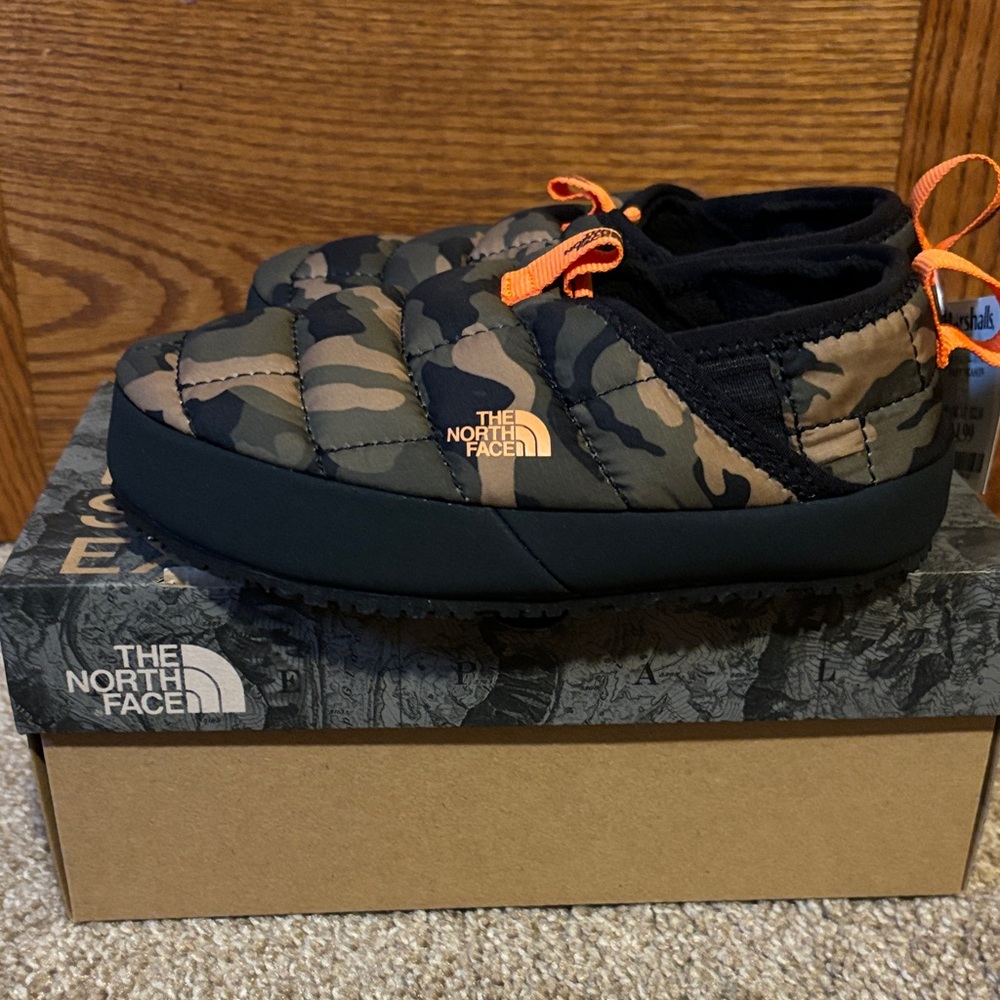 The North Face Kids Camo Slip-On Slippers